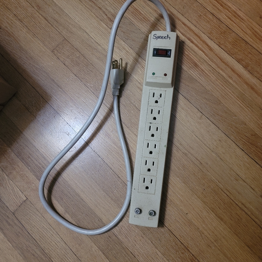 POWER SURGE POWER STRIP W/ RESET BUTTON